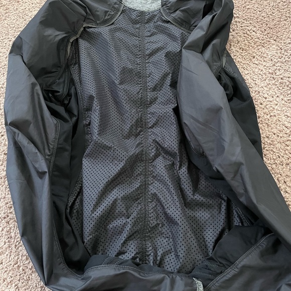 Lululemon jacket size 2 - Picture 1 of 2